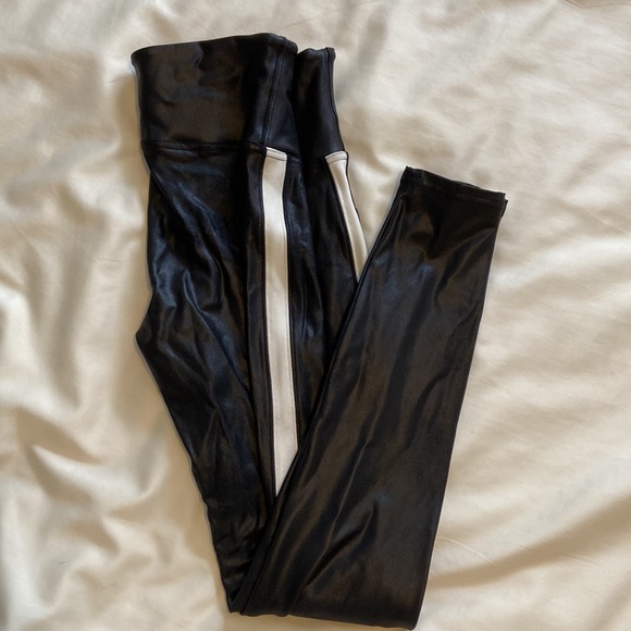 SPANX EUC faux Leather Side Stripe Legging size Medium - Picture 3 of 4